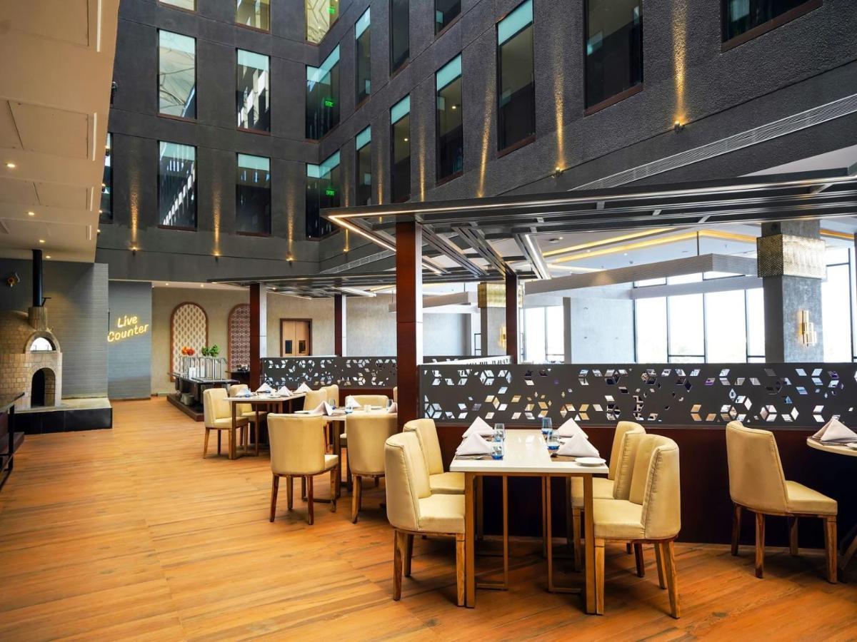 Essentia Luxury Hotel Indaur Kültér fotó