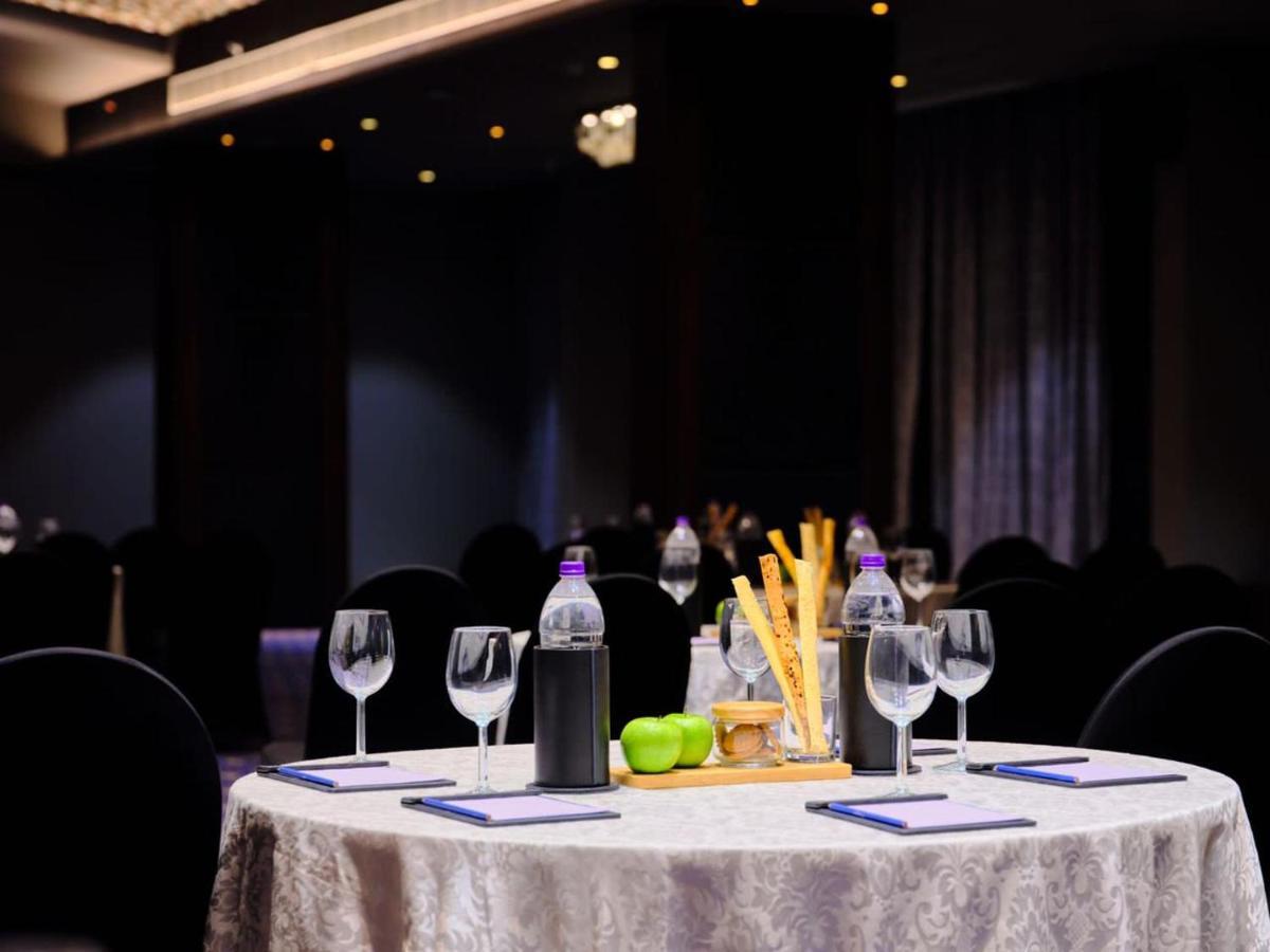 Essentia Luxury Hotel Indaur Kültér fotó